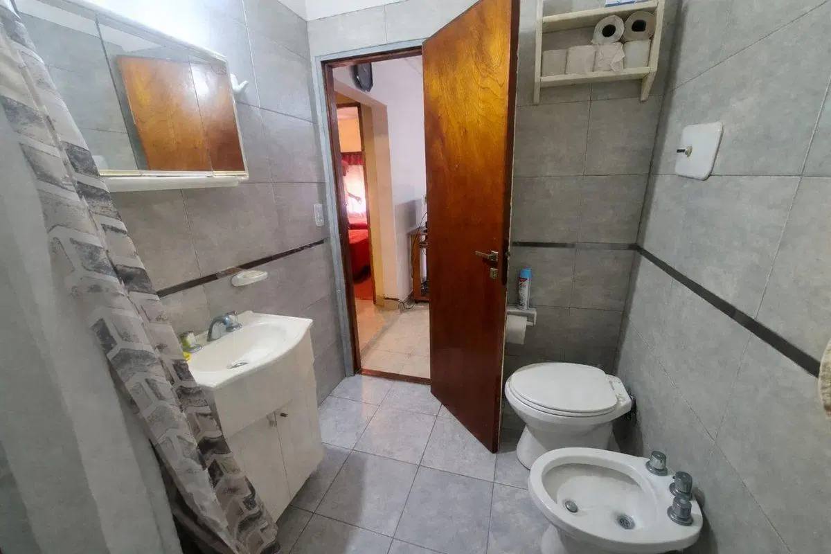 VENTA CASA 4 AMB Y DEPTO 2 AMB B AMEGHINO C JARDIN 3