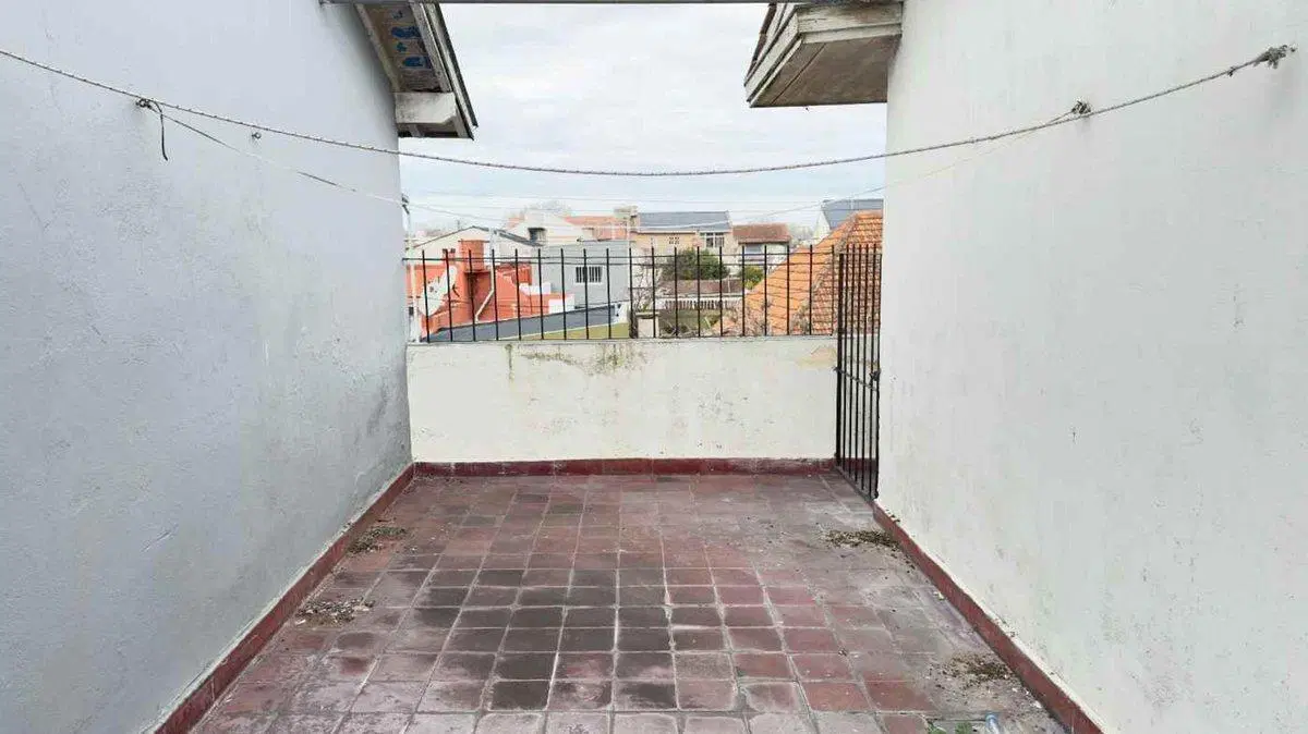 2 Locales más 2 Departamentos en VENTA Sarmiento 8