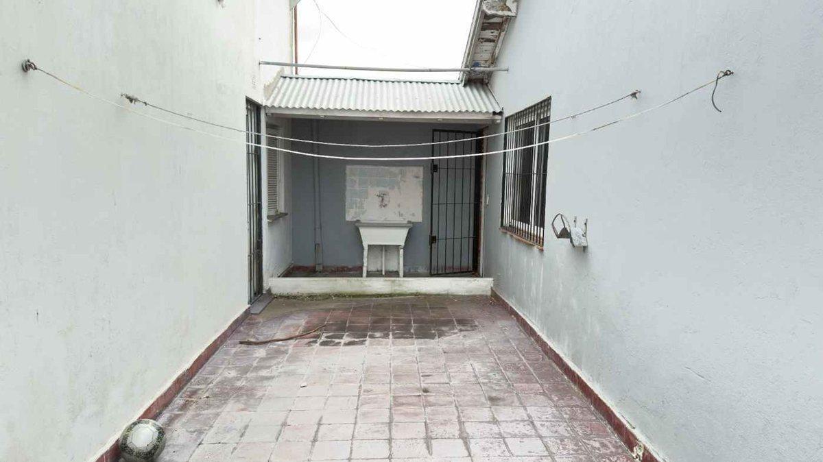 Foto de 2 Locales más 2 Departamentos en VENTA Sarmiento, imagen 1