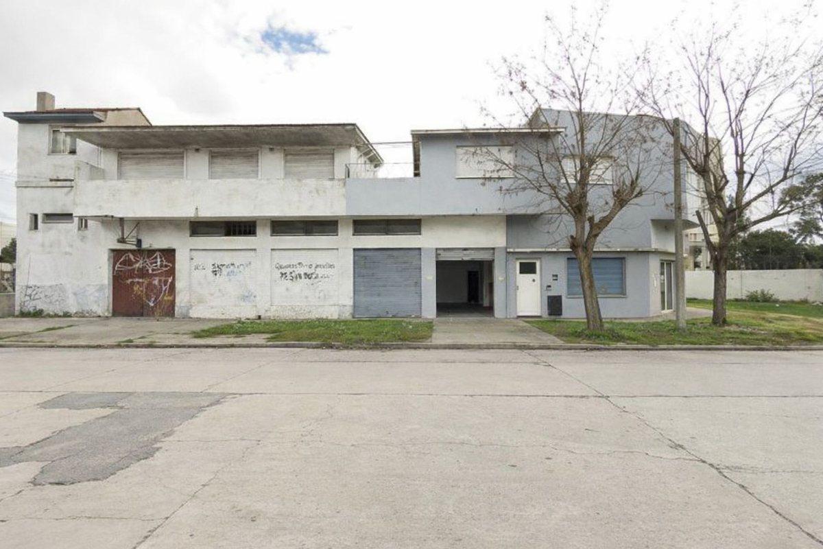 Foto de 2 Locales más 2 Departamentos en VENTA Sarmiento, imagen 2