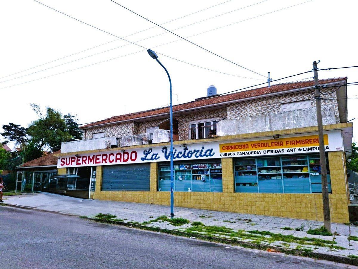 Venta local y departamentos 3 ambientes P. Mogotes
