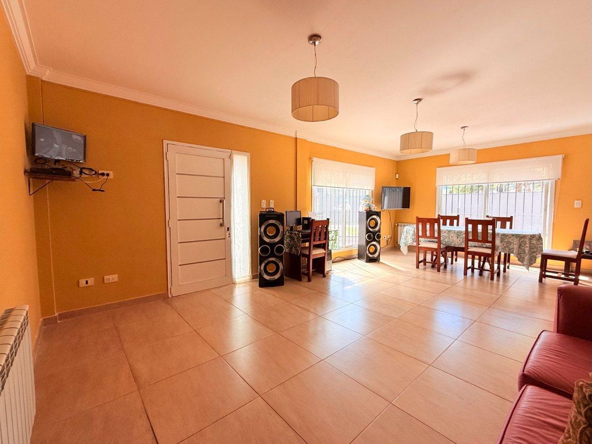 Foto de VENTA CASA 3 AMBIENTES CON GARAJE, PATIO Y BALCON!, imagen 2
