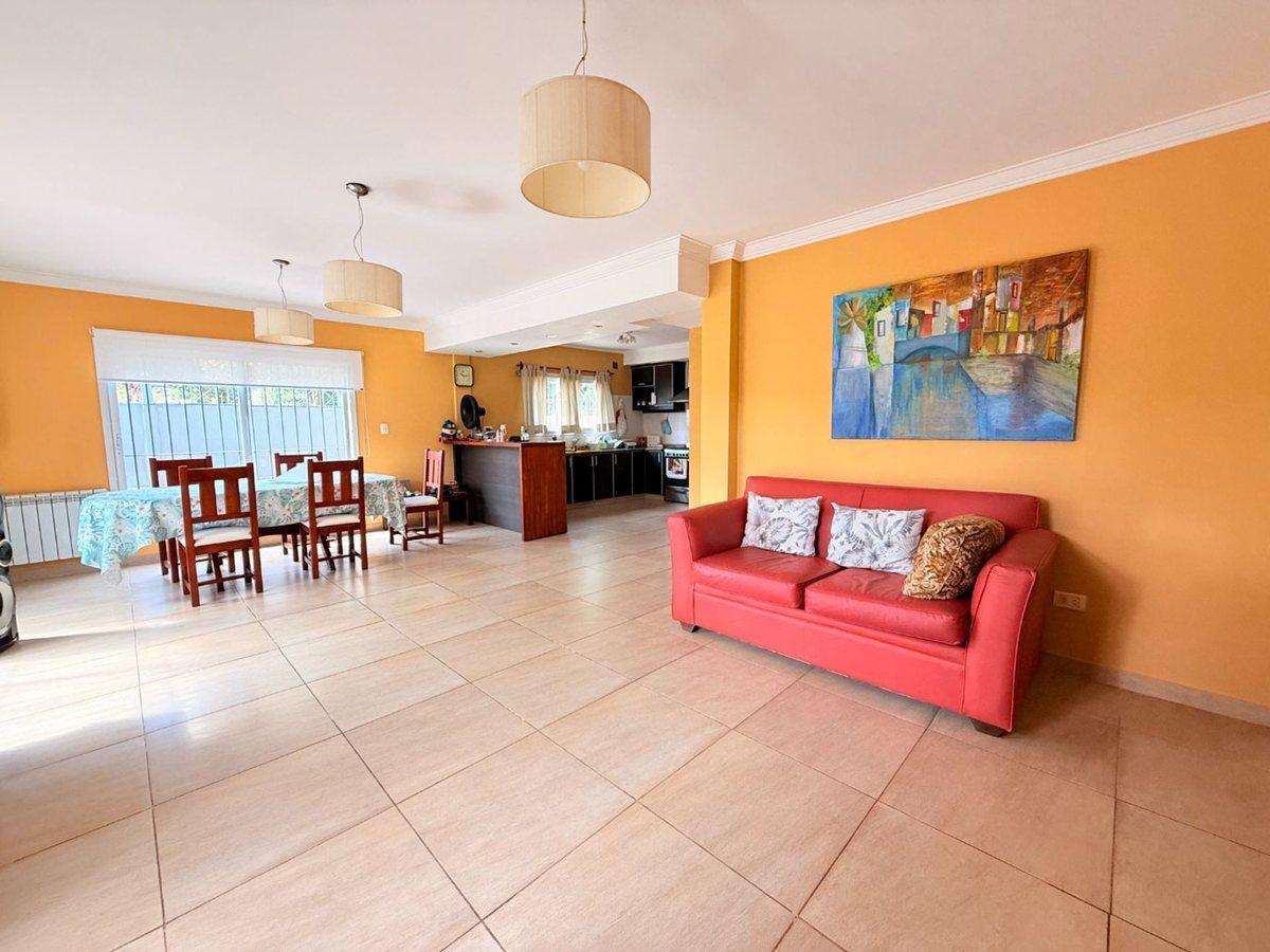 Foto de VENTA CASA 3 AMBIENTES CON GARAJE, PATIO Y BALCON!, imagen 3