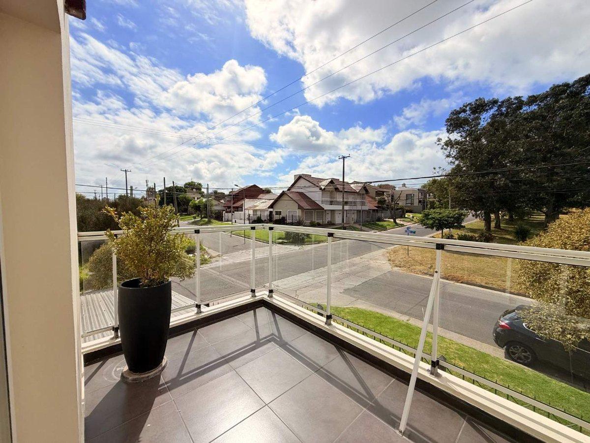 Foto de VENTA CASA 3 AMBIENTES CON GARAJE, PATIO Y BALCON!, imagen 1