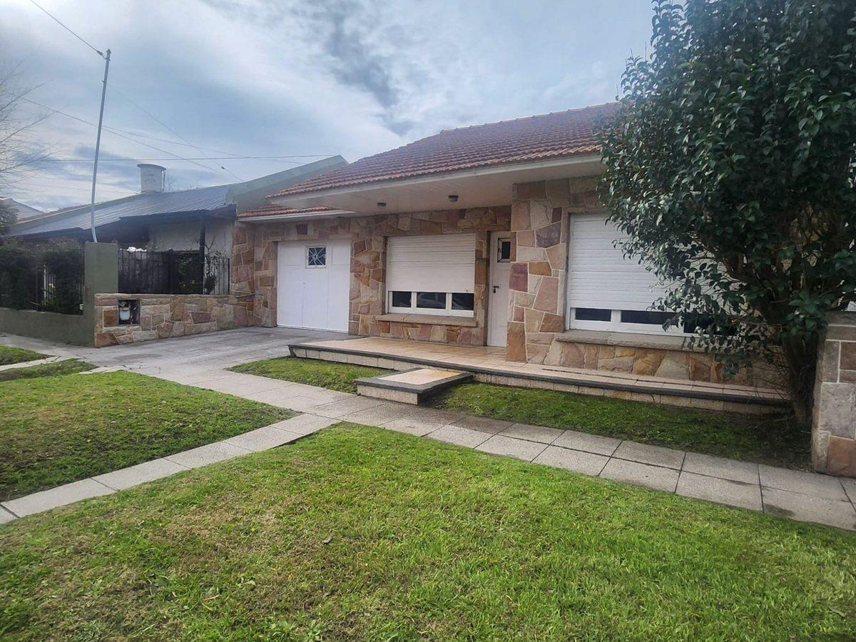 Foto de VENTA CASA DE TRES AMBIENTES BARRIO EL PROGRESO, imagen 1