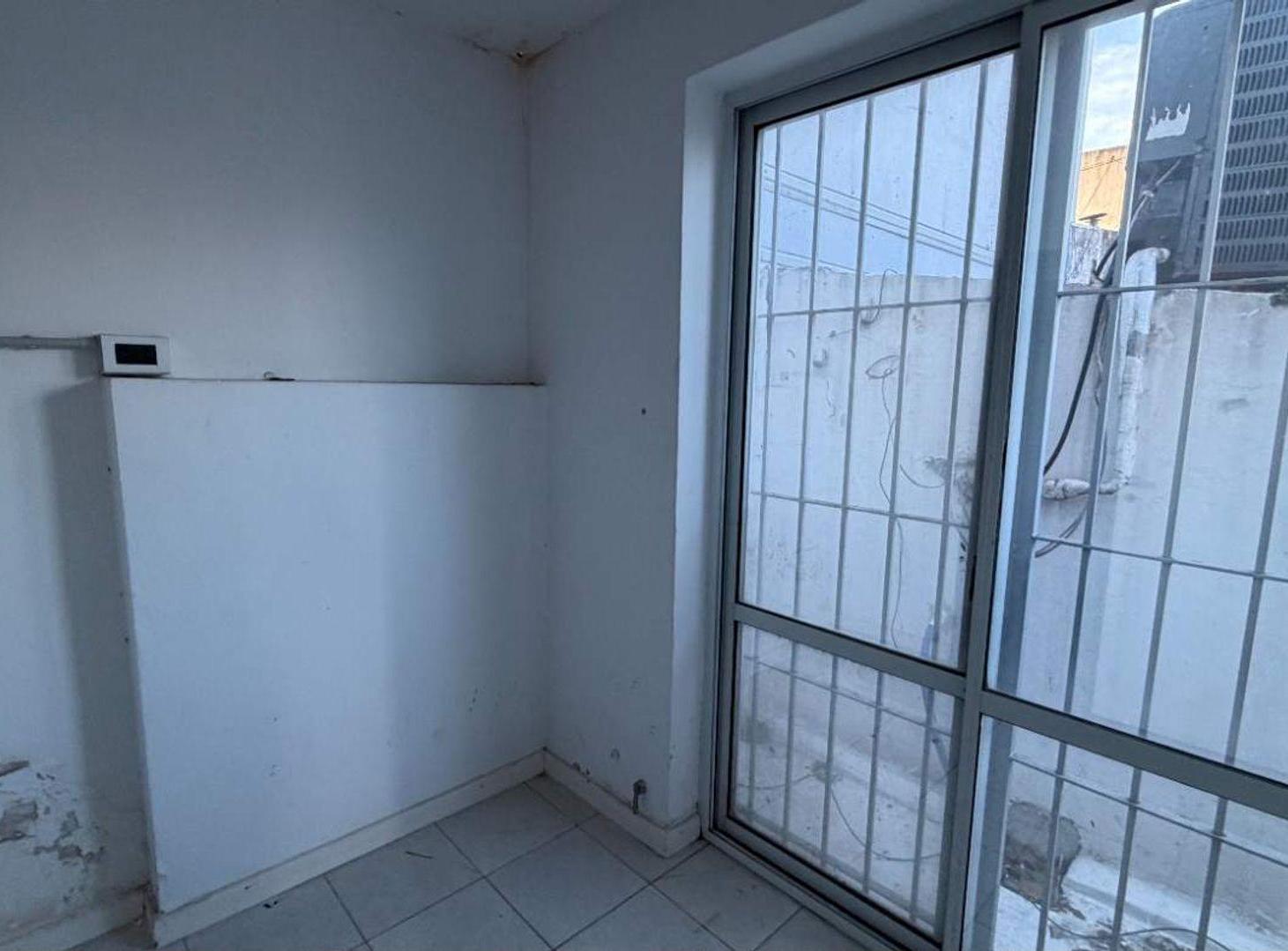 Foto de ALQUILER Local Comercial 150 metros Guemes, imagen 5