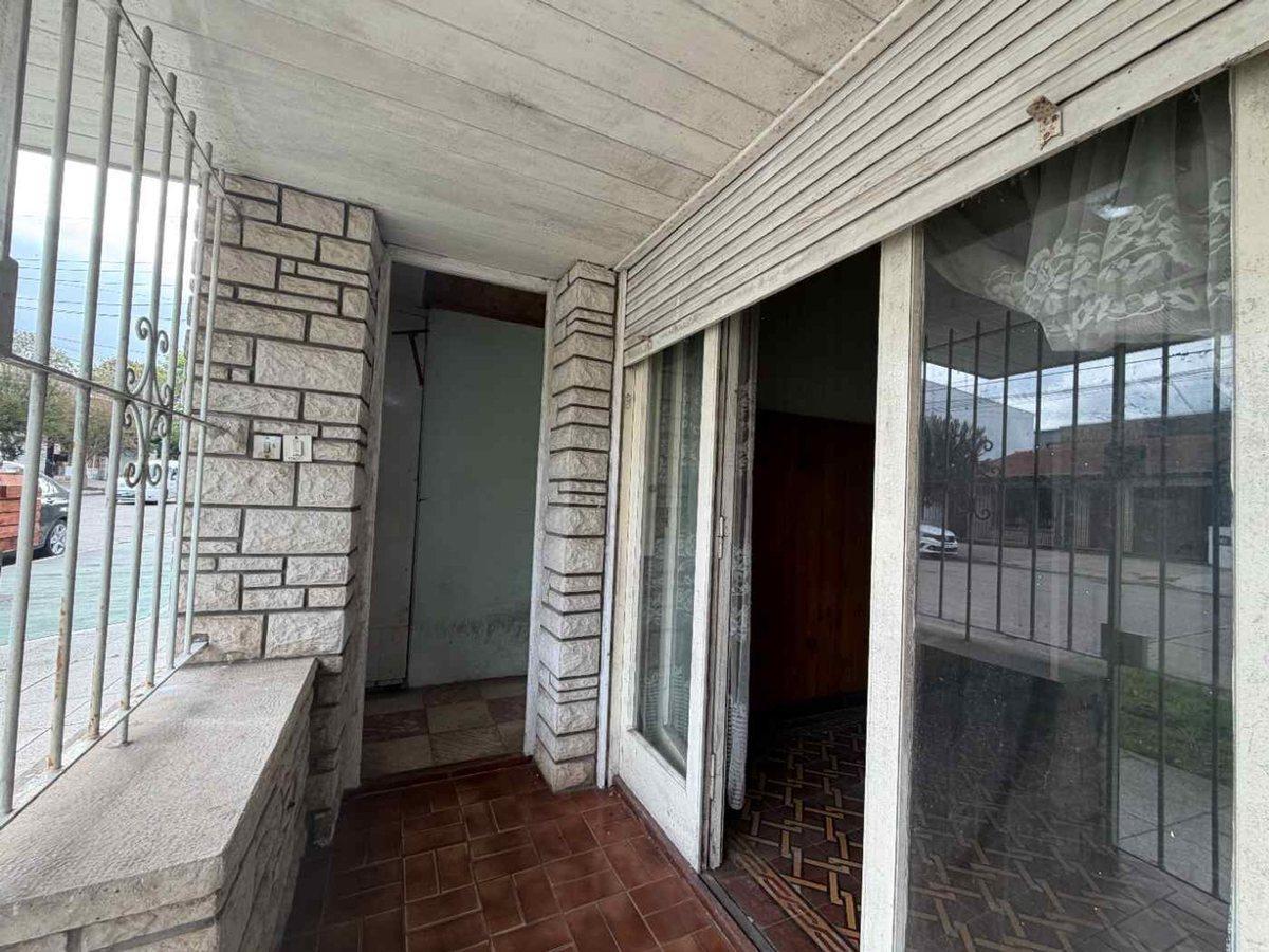 Foto de Venta Casa 3 Amb + 2 Deptos Villa Primera, imagen 4
