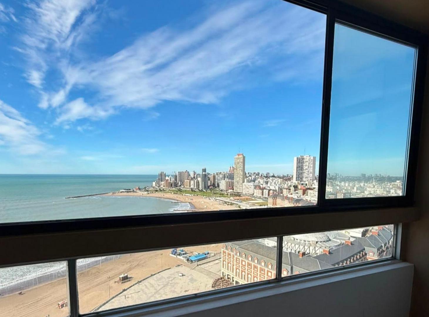 Foto de Venta Dpto 4 Amb Balcón Cochera Frente al Mar, imagen 2