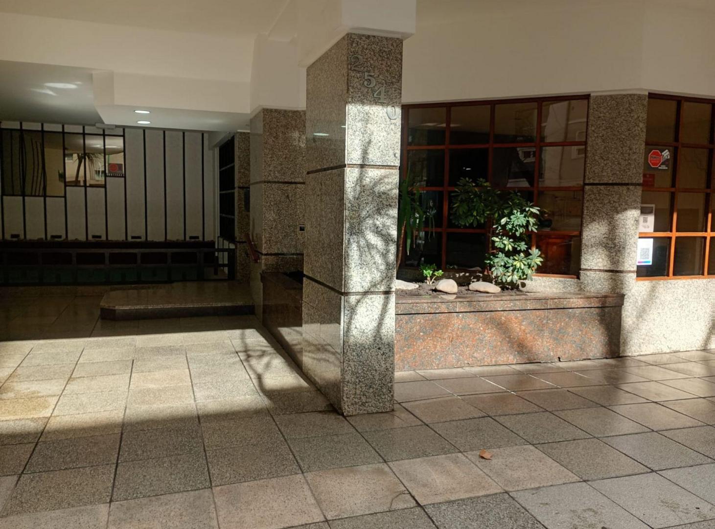 Foto de VENTA DEPTO 2 AMB PLAZA MITRE - APTO CREDITO., imagen 1