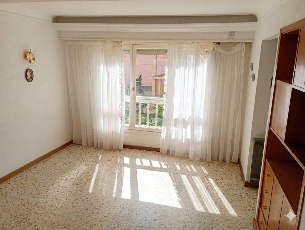 Foto de VENTA DPTO 3 AMB MIRAMAR ( PERMUTA EN CABA), imagen 2