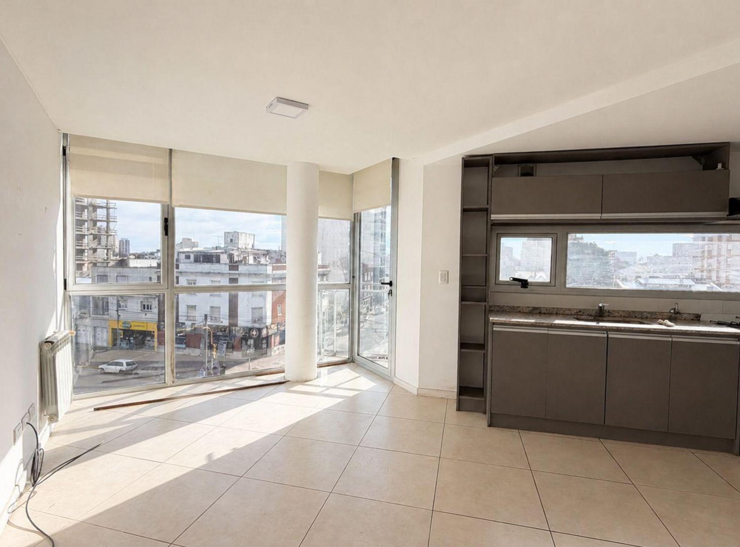 Foto de VENTA Depto 2 amb c/Cochera Plaza Mitre, imagen 3