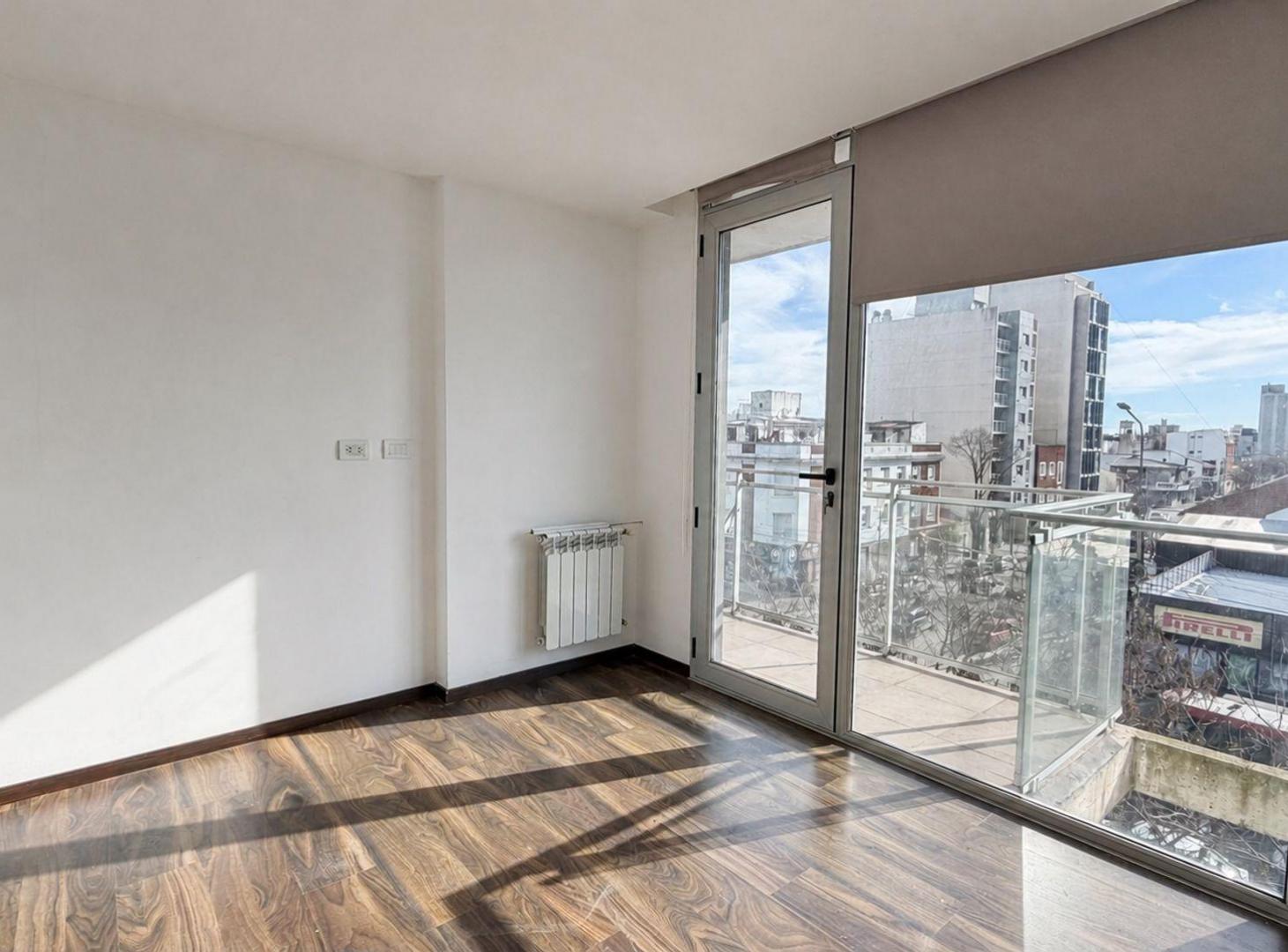Foto de VENTA Depto 2 amb c/Cochera Plaza Mitre, imagen 5