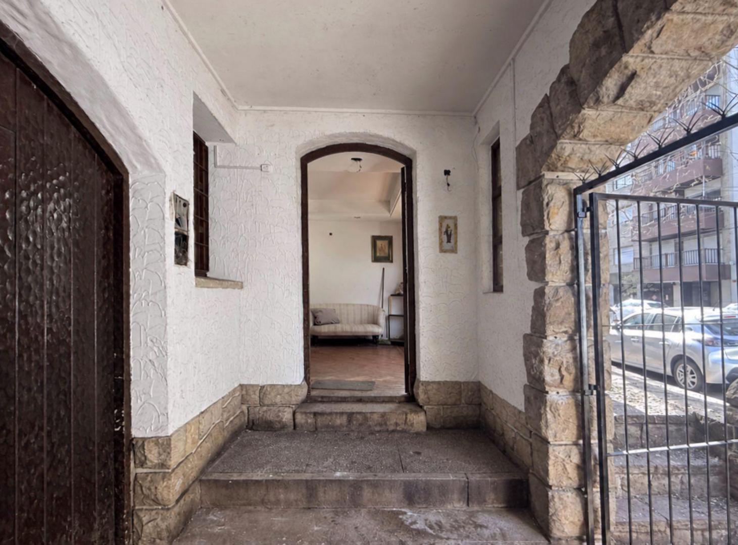 Foto de Venta Casa estilo Mar Platense 5 Amb - Plaza Mitre, imagen 1