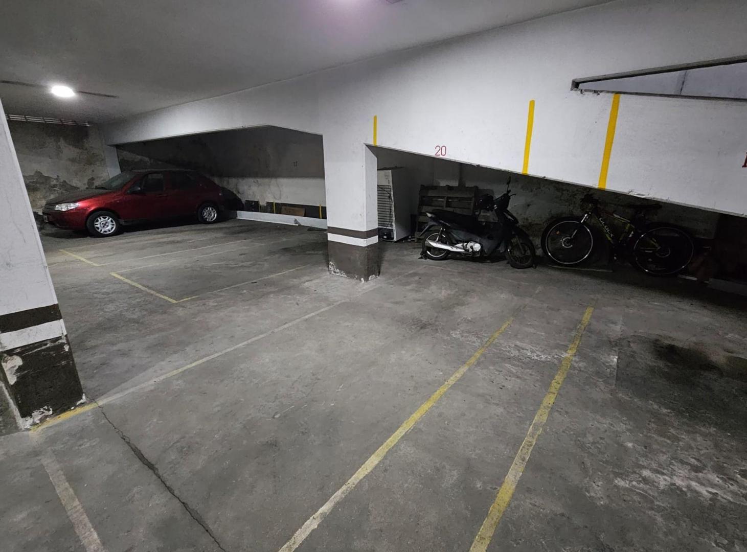 Foto de VENTA COCHERA CENTRO PLANTA BAJA PORTON AUTOMATICO, imagen 2