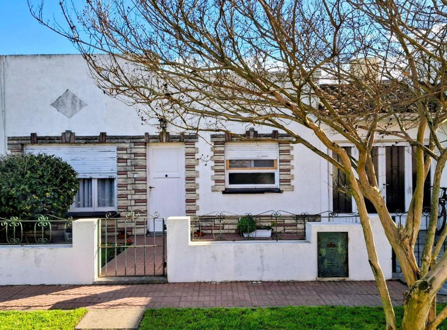 Foto de VENTA CASA 3 AMB C/GARAJE AMPLIO - PARQUE, imagen 1