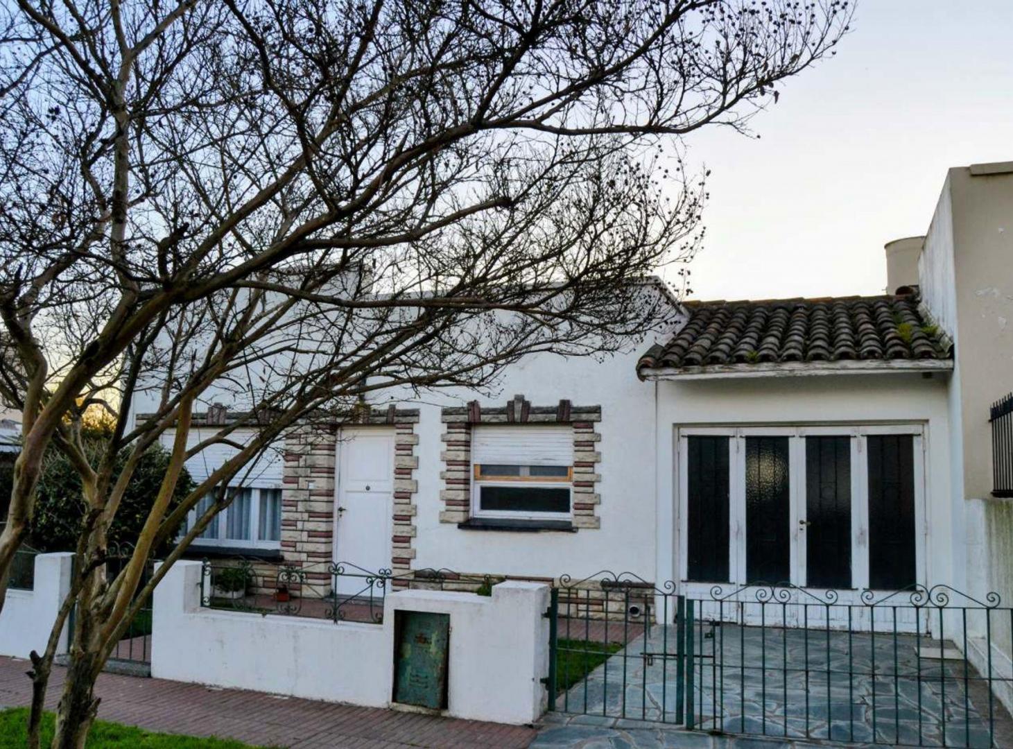 Foto de VENTA CASA 3 AMB C/GARAJE AMPLIO - PARQUE, imagen 2
