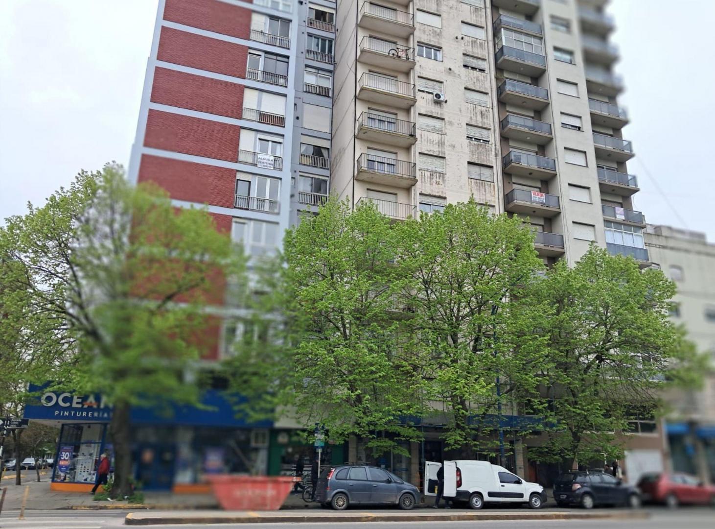 Foto de Venta Monoambiente frente Plaza Mitre muy luminoso, imagen 1