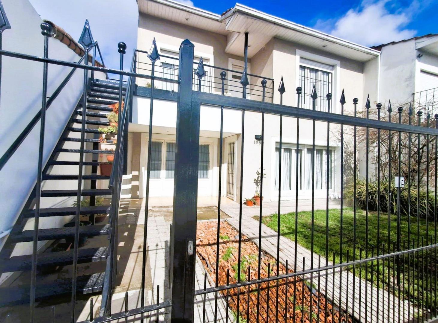 Foto de VENTA 2 CASAS EN BLOCK- 3 AMBIENTES - ELMARTILLO, imagen 2