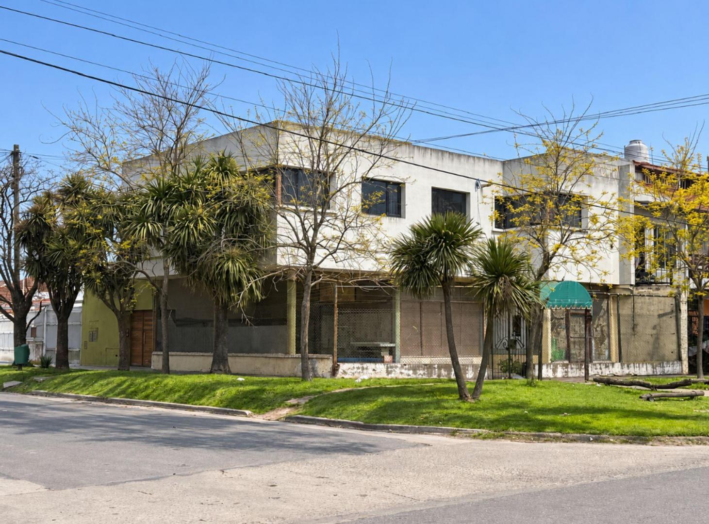 Foto de VENTA EN BLOQUE LOCAL + 2 DEPTOS 5 AMB. ZACAGNINI, imagen 2