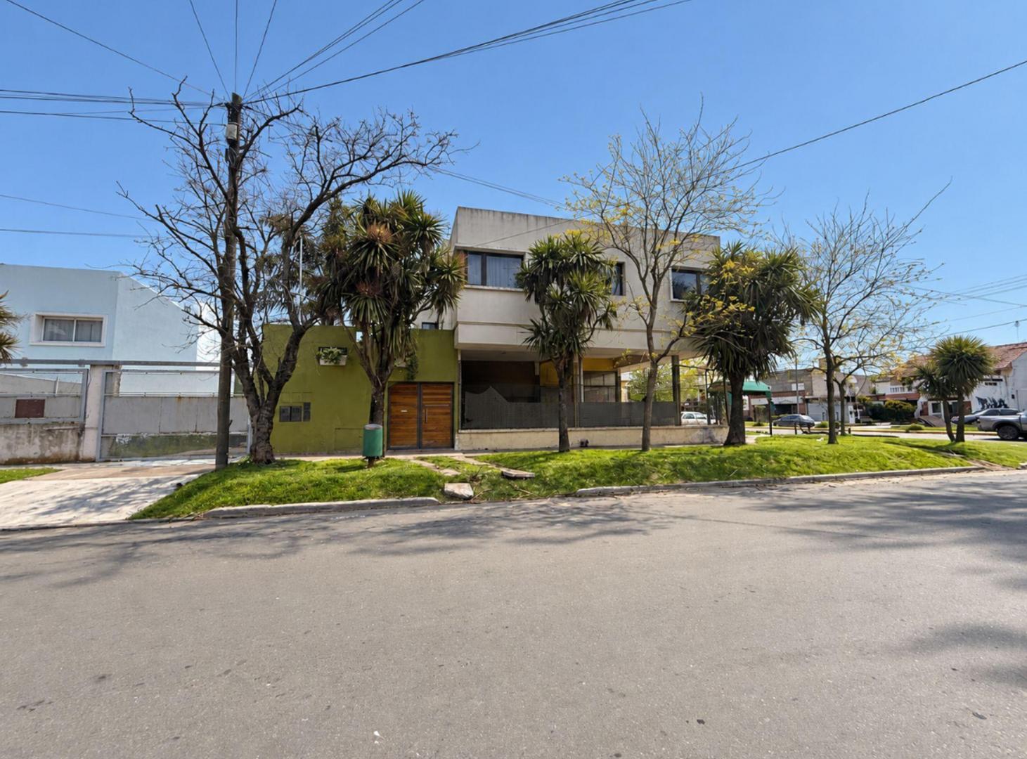 Foto de VENTA EN BLOQUE LOCAL + 2 DEPTOS 5 AMB. ZACAGNINI, imagen 5