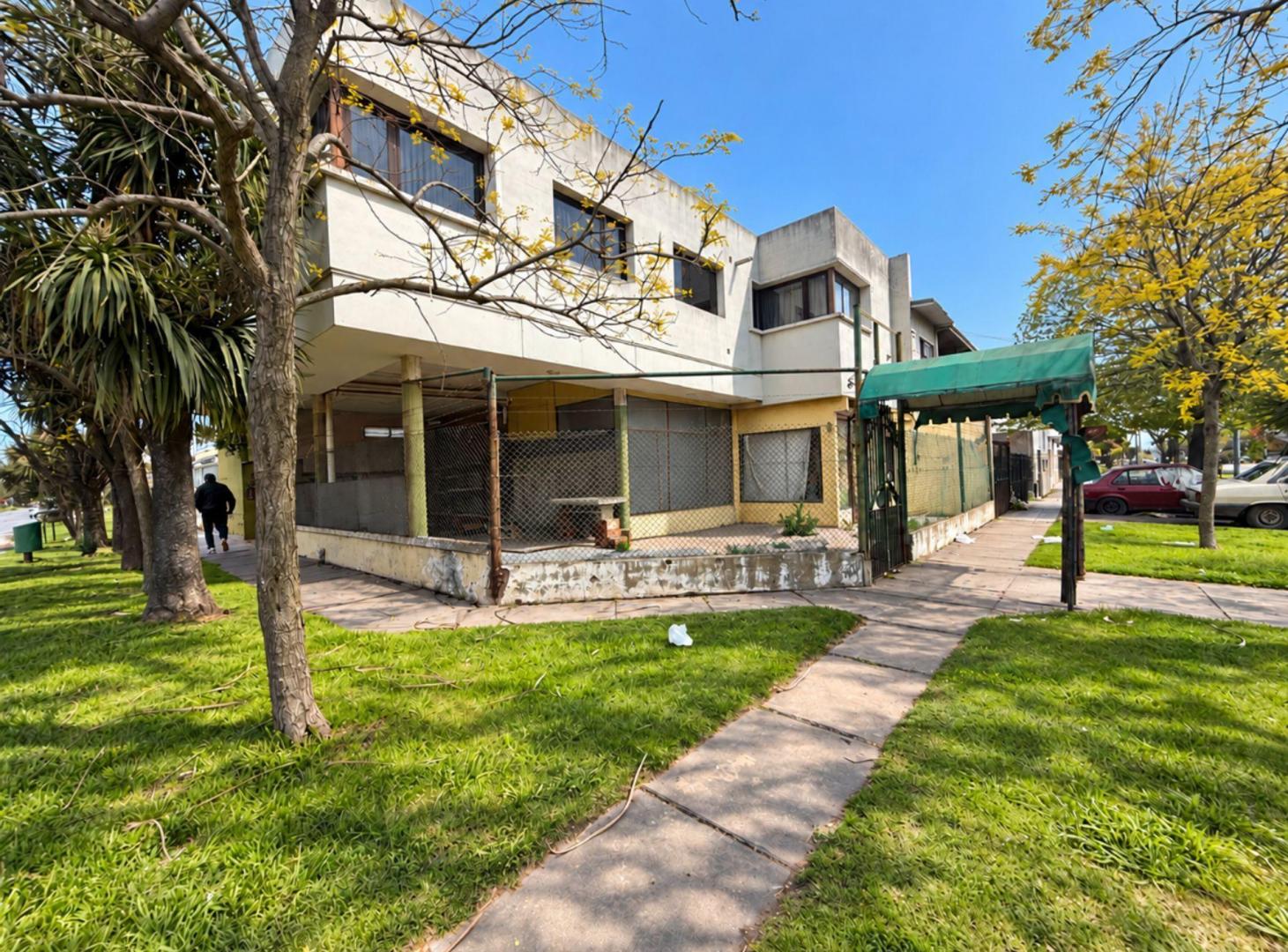 Foto de VENTA EN BLOQUE LOCAL + 2 DEPTOS 5 AMB. ZACAGNINI, imagen 4