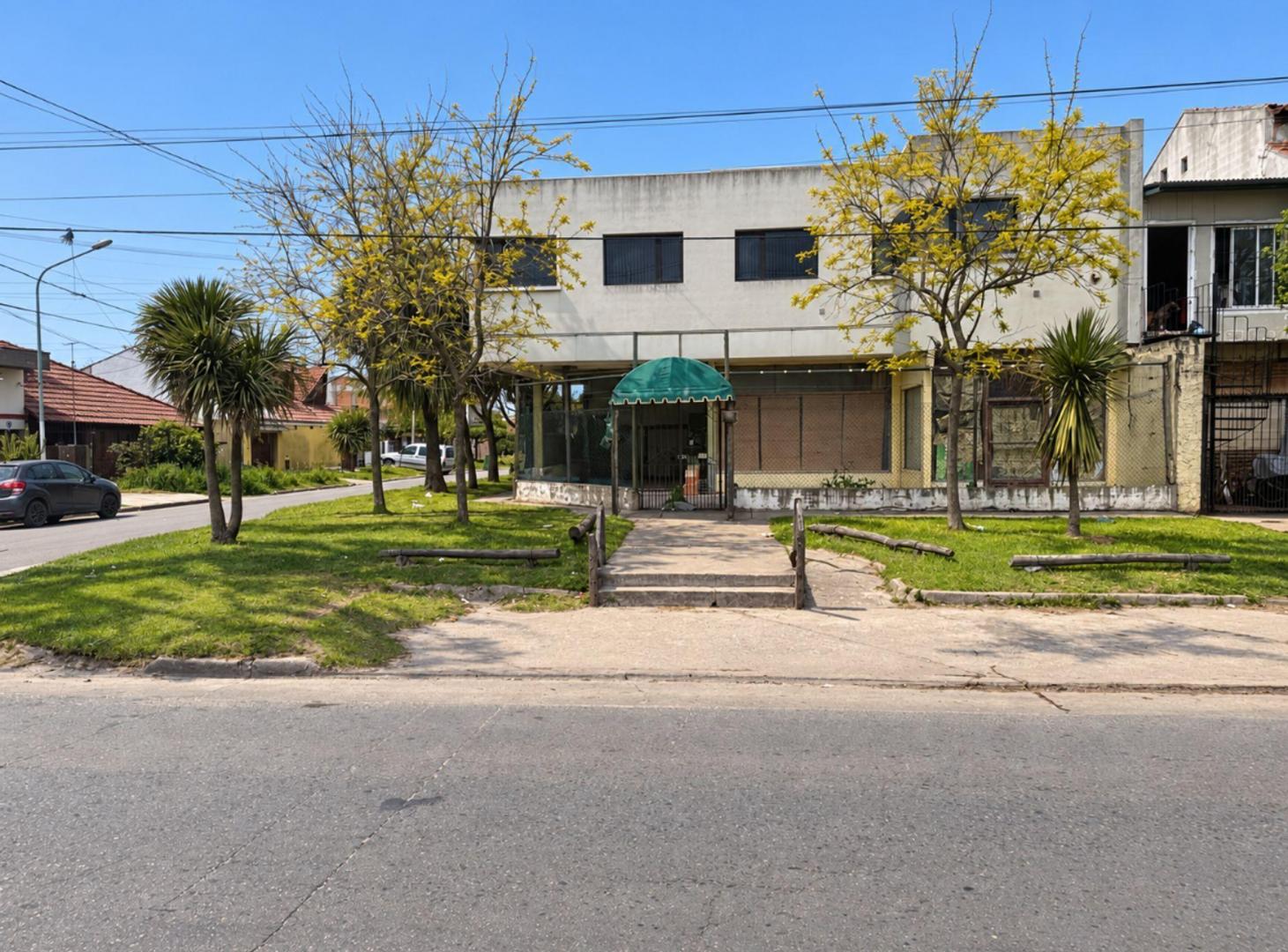 Foto de VENTA EN BLOQUE LOCAL + 2 DEPTOS 5 AMB. ZACAGNINI, imagen 1