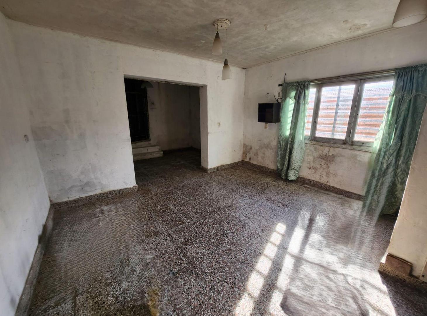 Foto de VENTA Lote 433 MT2 con Casa a reciclar Juramento, imagen 1