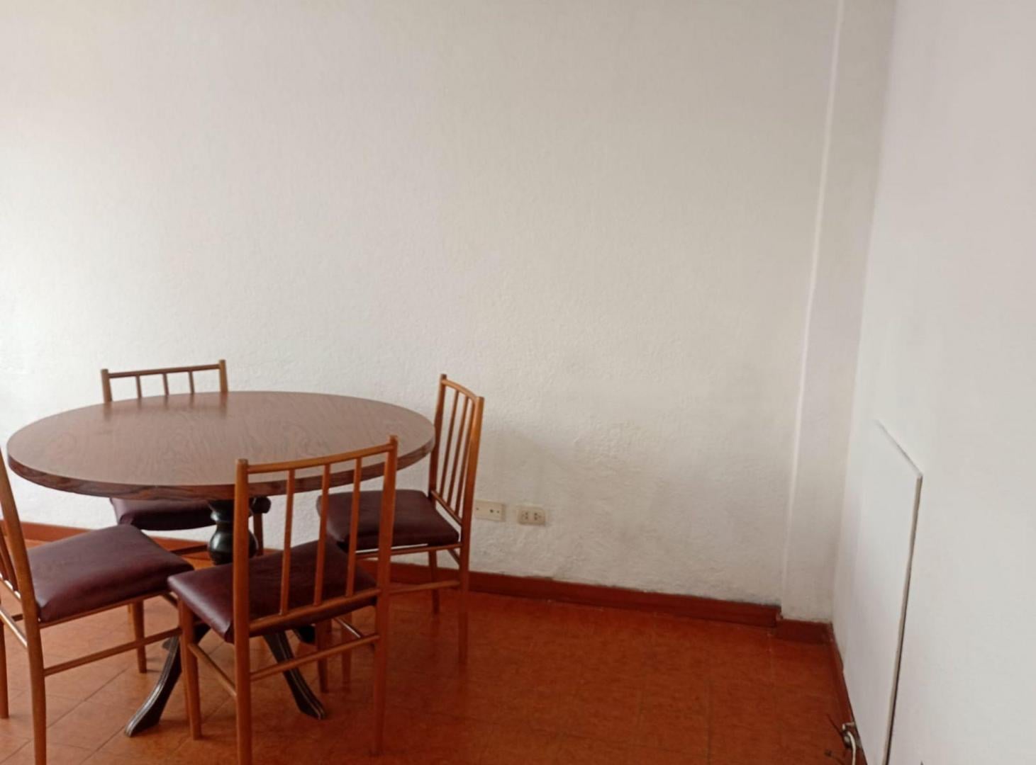 Foto de VENTA DEPTO 2 AMB. BARRIO PRIMERA JUNTA., imagen 3