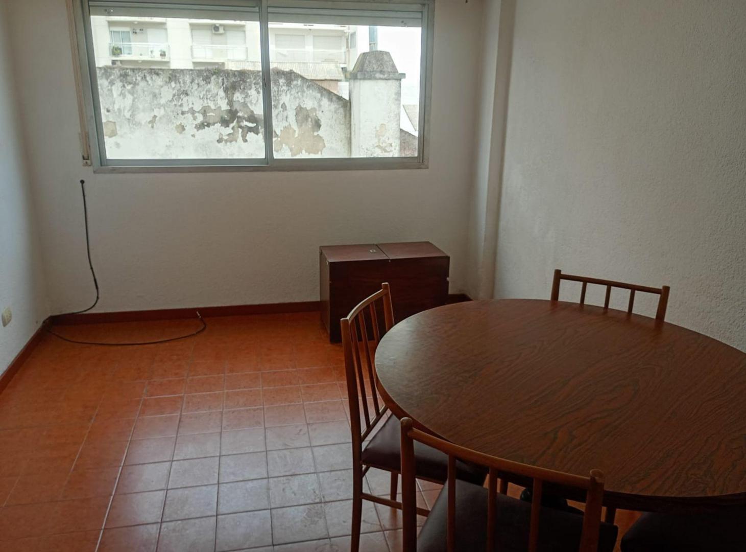Foto de VENTA DEPTO 2 AMB. BARRIO PRIMERA JUNTA., imagen 2