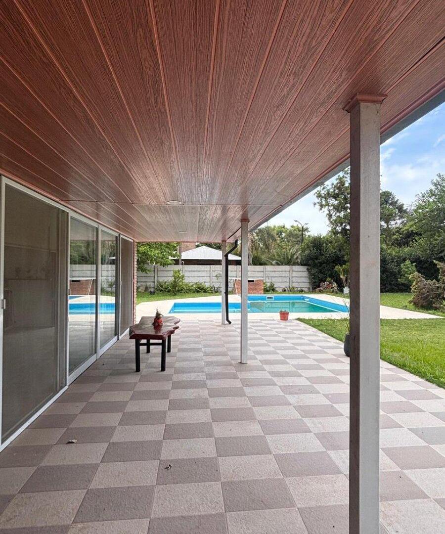 Foto de VENTA - Casa quinta 2 habitaciones, piscina climatizada y amplio lote de 1000 m2, imagen 2