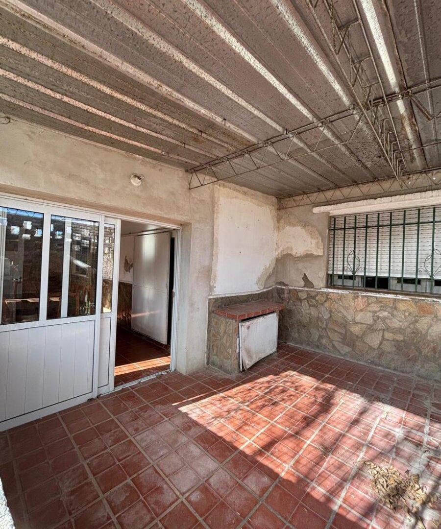 Foto de VENTA - Casa 2 habitaciones, cochera y patio - Todos los servicios, imagen 2