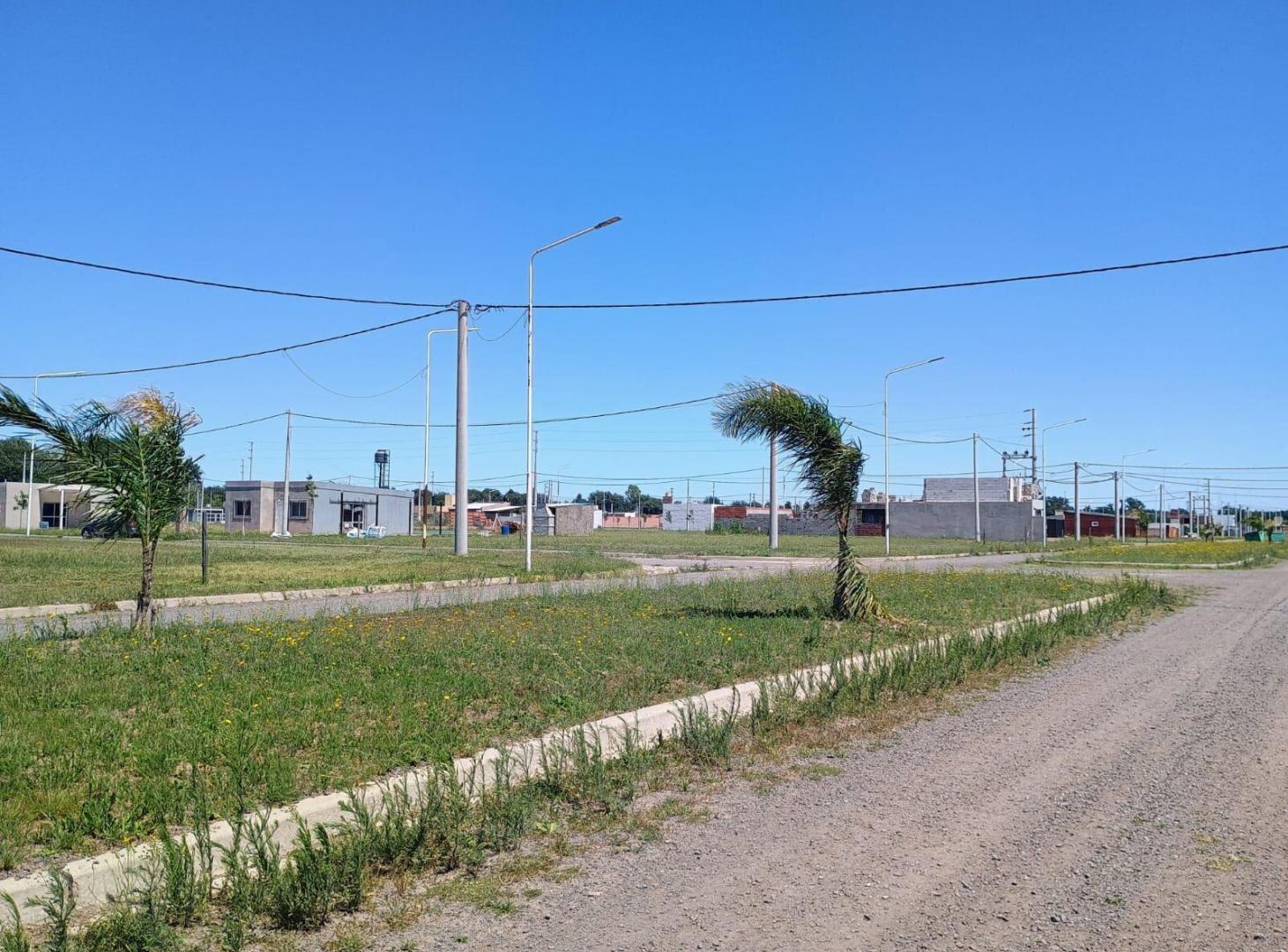 Foto de VENTA - Lote en barrio Las Moras 2 - Entrega U$D 8000 y saldo en 24, imagen 3
