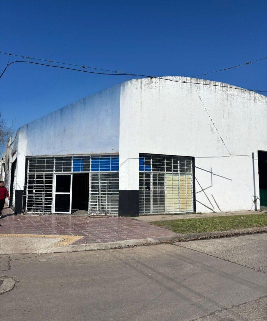 Foto de VENTA - Galpon - deposito sobre avenida San Martin, San Lorenzo., imagen 1