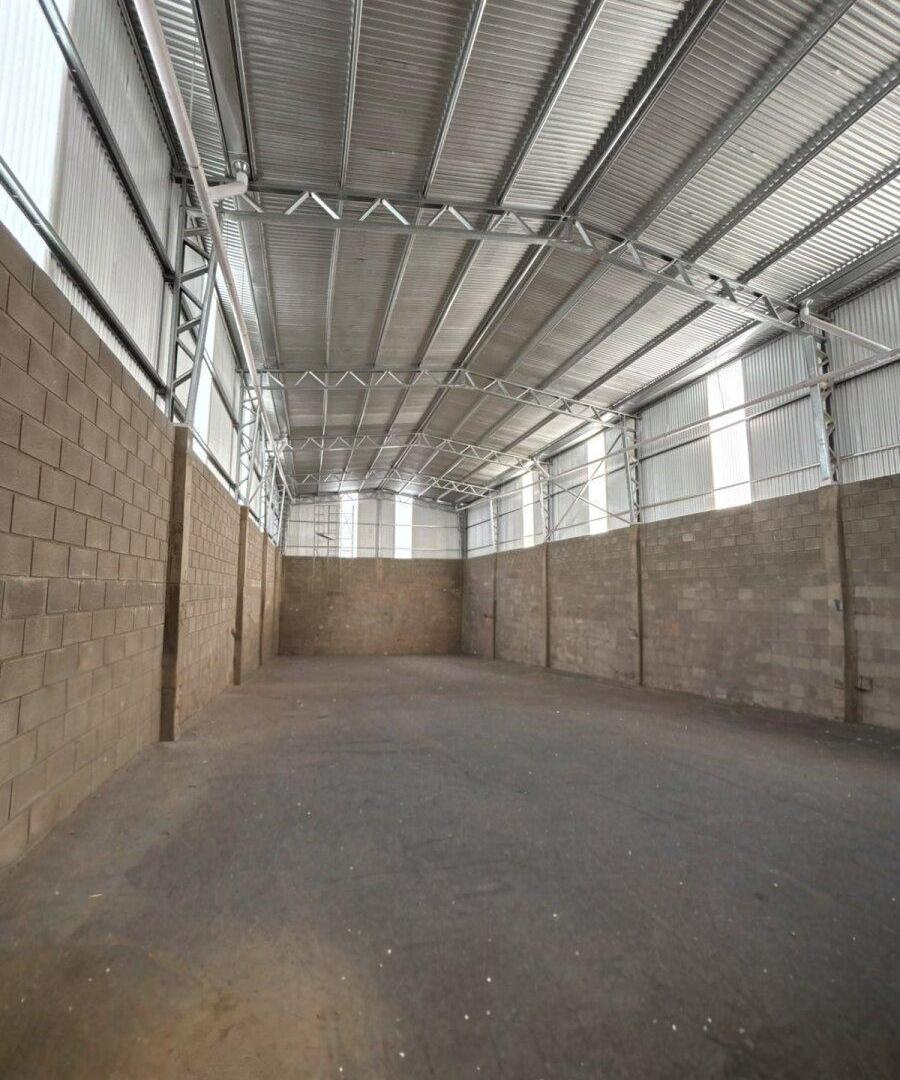 Foto de Galpon 300 m2 a estrena con comedor, oficinas y 2 baños, imagen 1