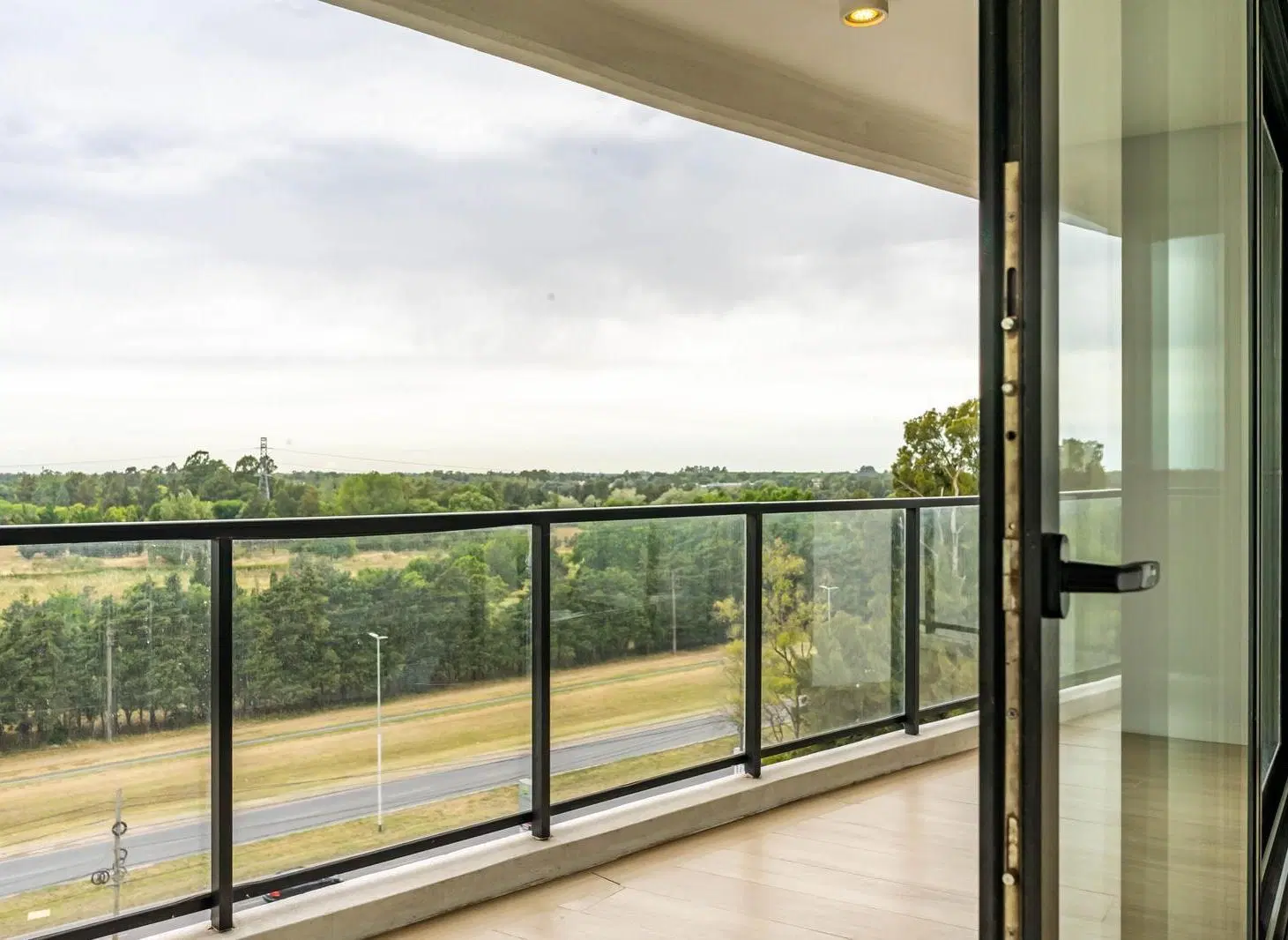 ¡OPORTUNIDAD! Departamento de 3 Ambientes con  COCHERA en Venta en Vista Golf, Canning 2