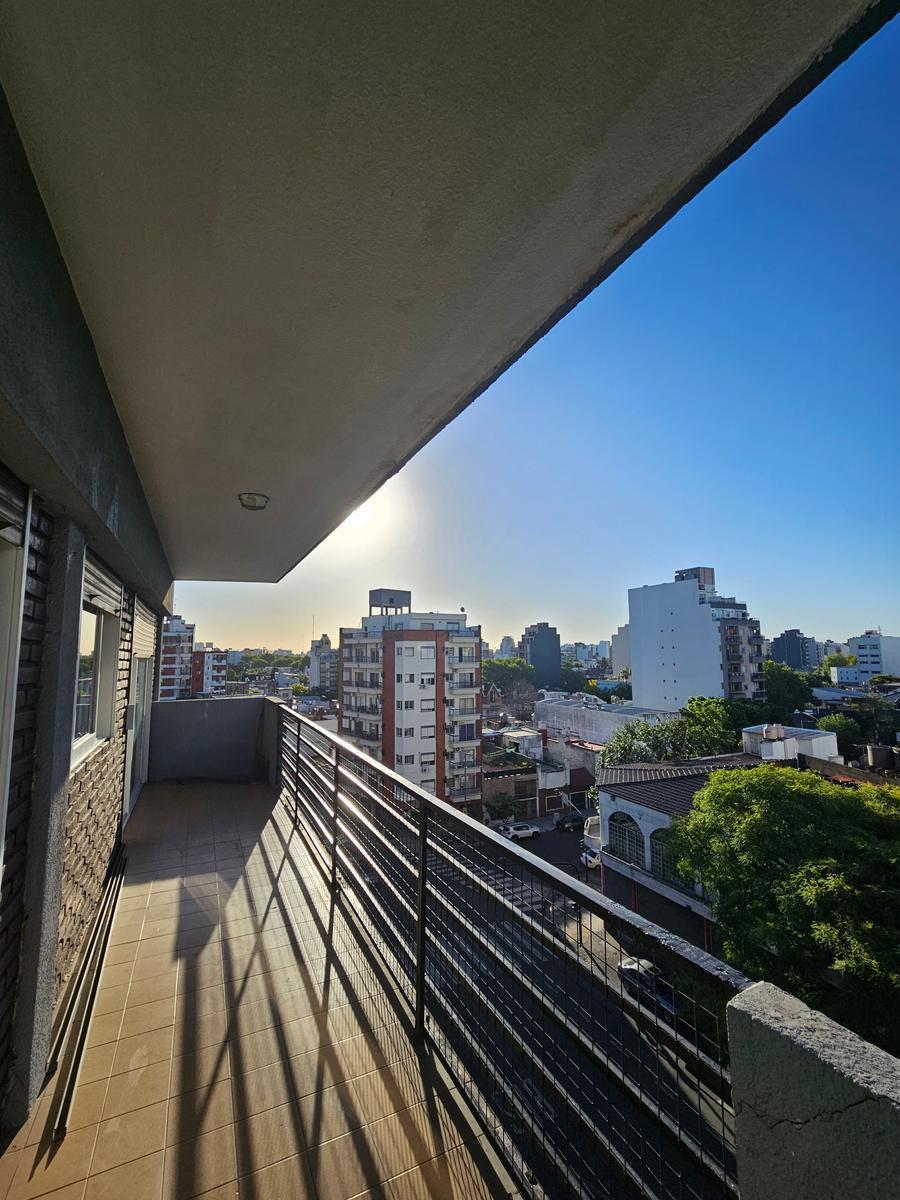 Hermoso y Luminoso 3 Ambientes Sobre La Av Directorio, Piso Alto Muy Buenas Dimensiones y Distr 5