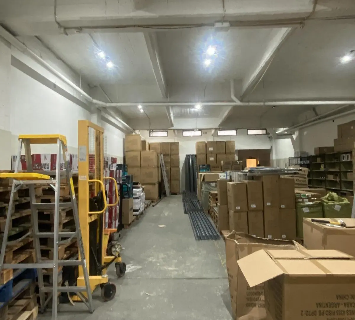 Depósito en Alquiler con Oficinas en Chacarita 3
