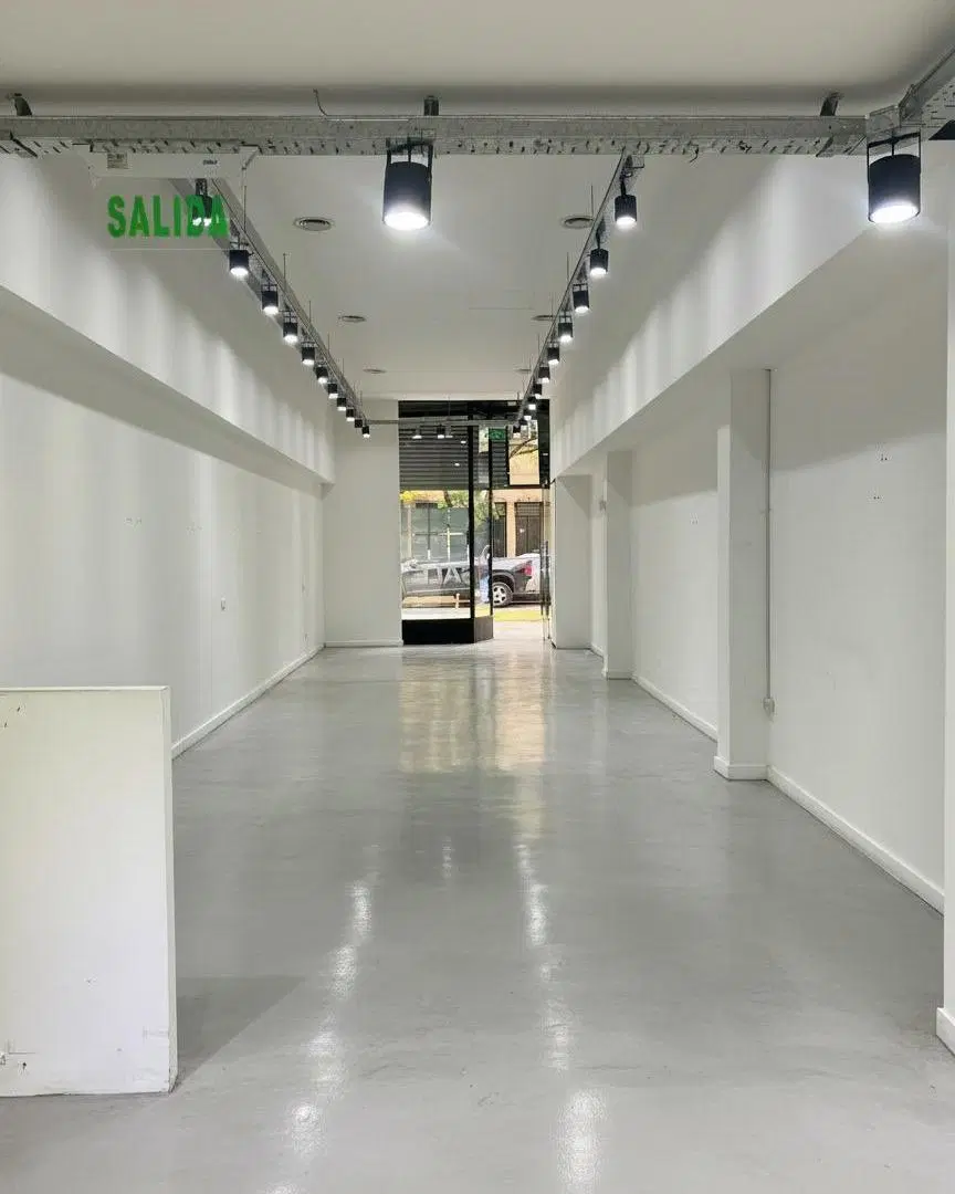 Excelente LOCAL en ALQUILER en plena zona comercial 3