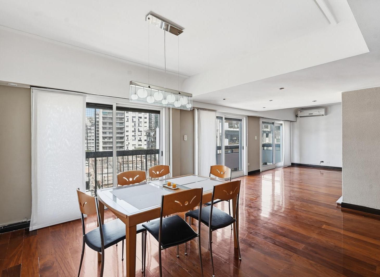 Piso de 5 ambientes con Dependencia y 2 Cocheras y Baulera en Caballito!