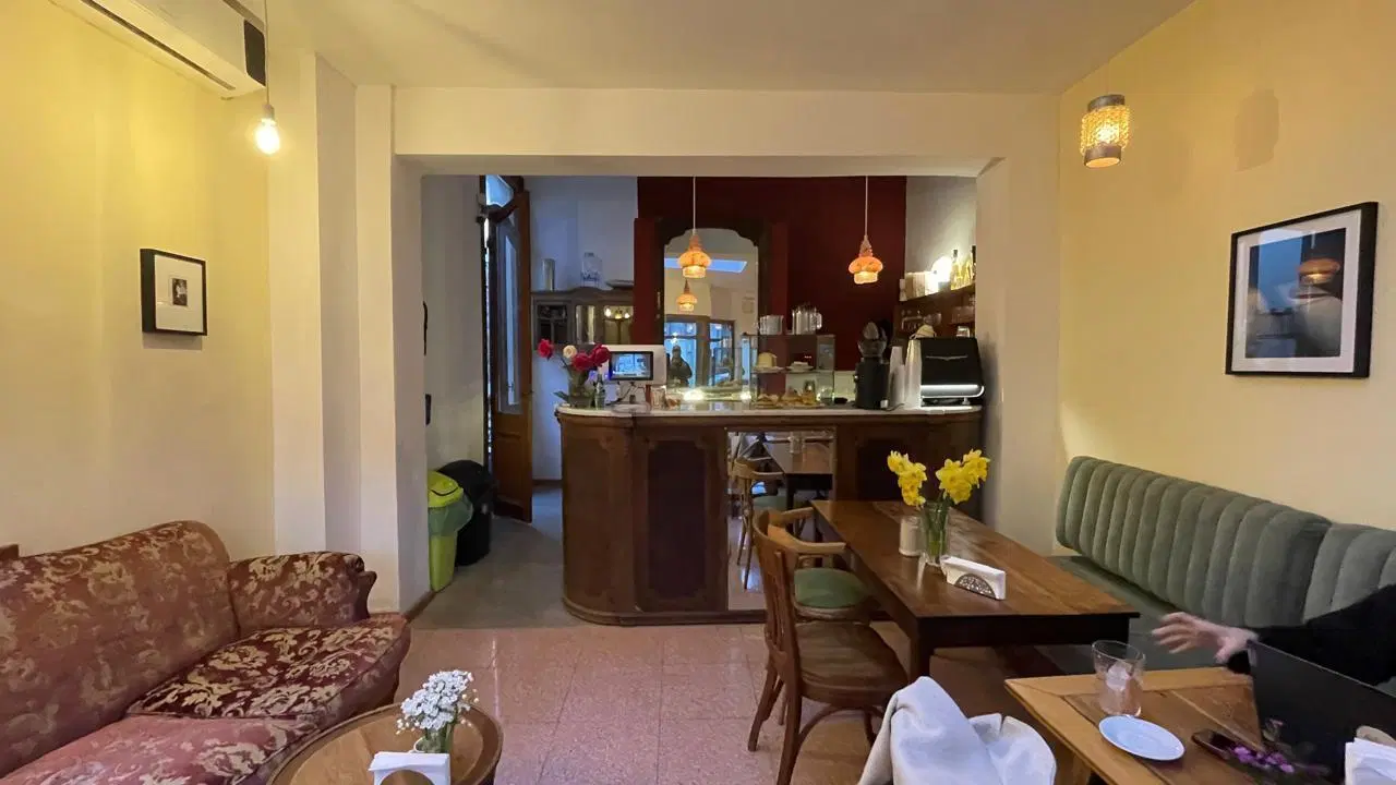 Casa ( Petit Hotel con cafetería ) en Alquiler  en Chacarita 2