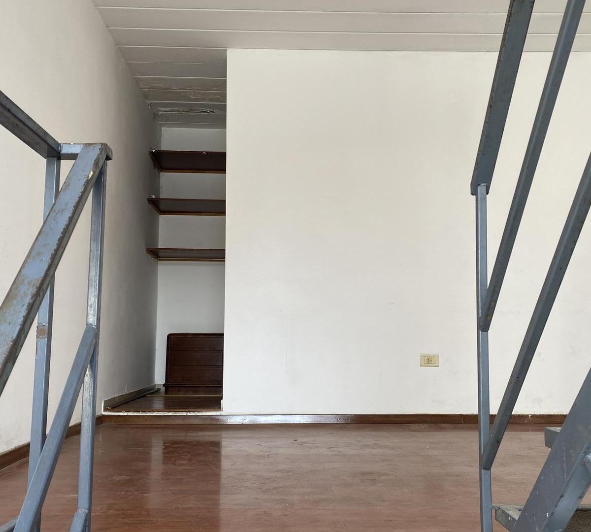 Foto de Departamento tipo casa en triplex de dos ambientes con terraza propia, imagen 3
