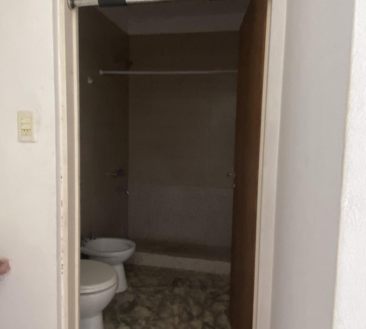 Foto de Departamento tipo casa en triplex de dos ambientes con terraza propia, imagen 2