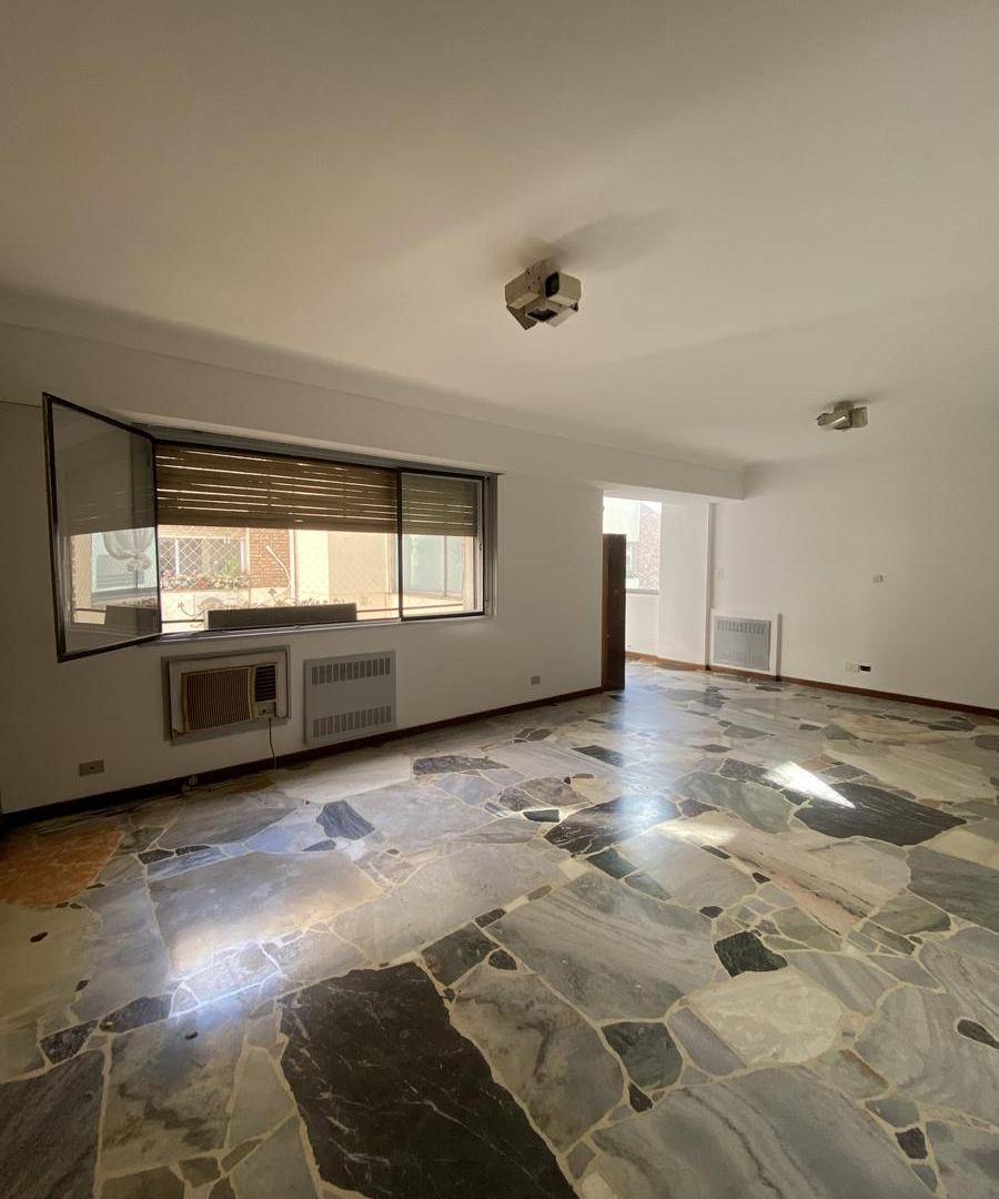 Foto de Departamento de 4 ambientes más dependencia con living en L y, imagen 1