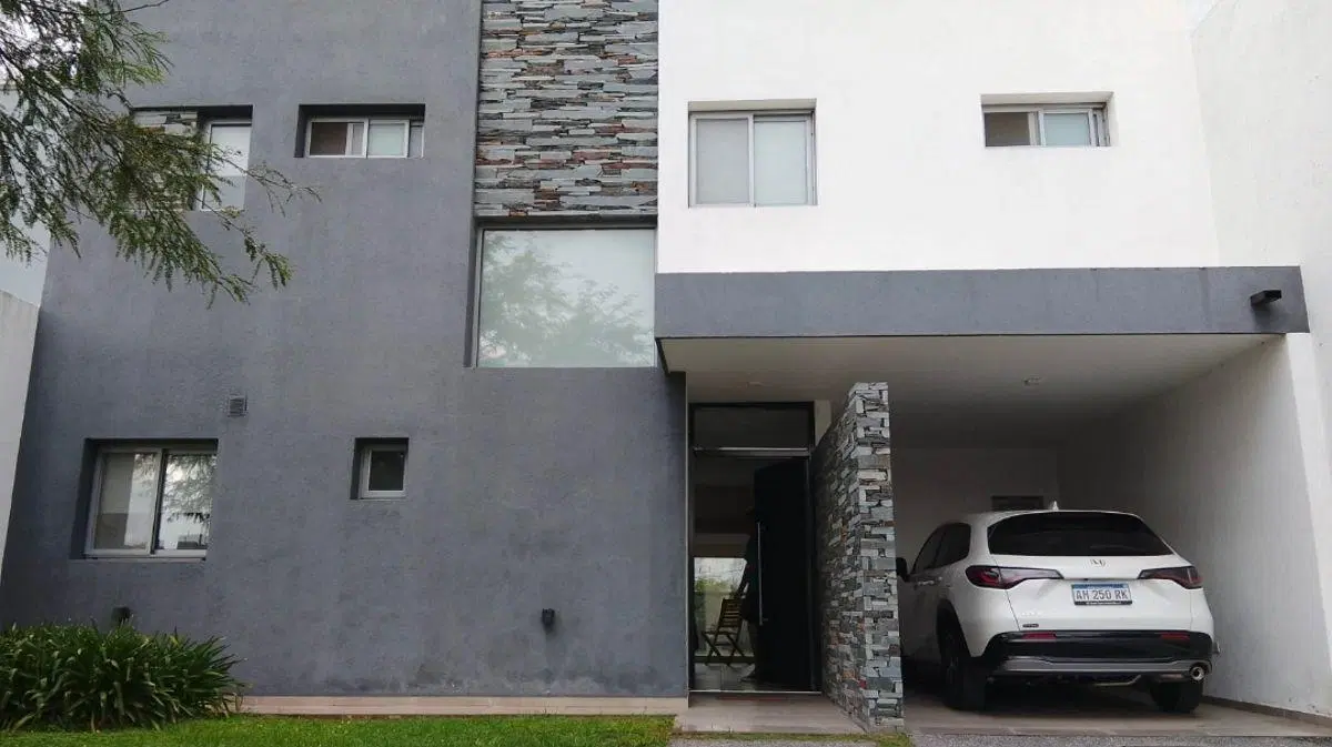 Casa de 250 m² con 3 dormitorios en venta en Miradores de Manantiales 3