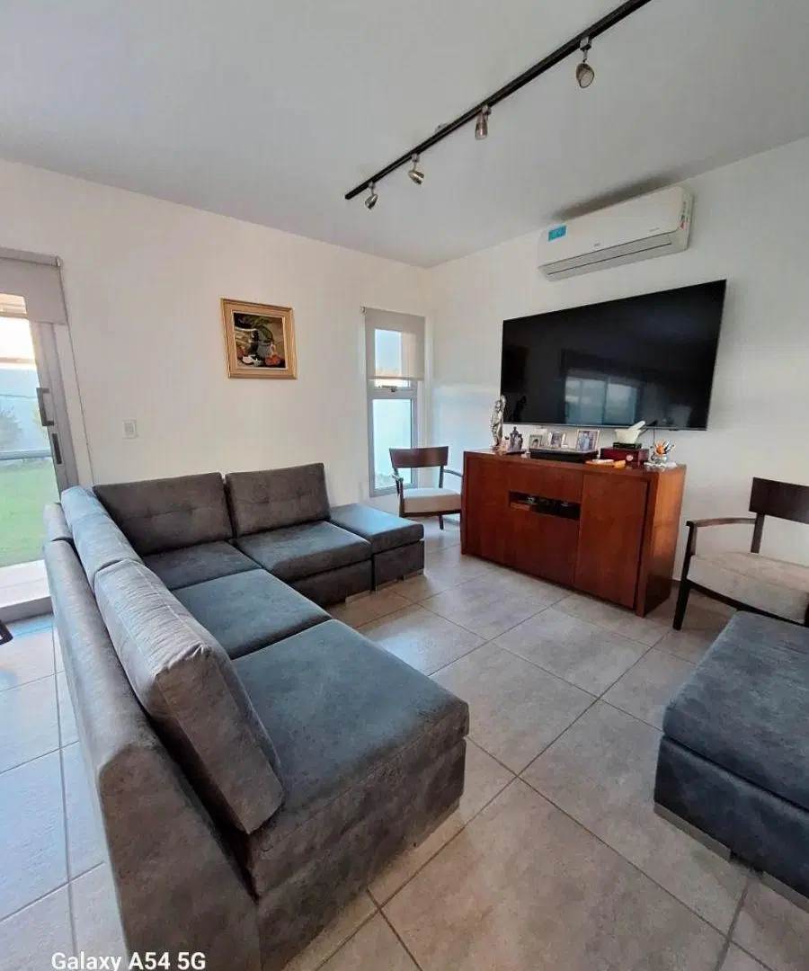 Casa de 250 m² con 3 dormitorios en venta en Miradores de Manantiales 6