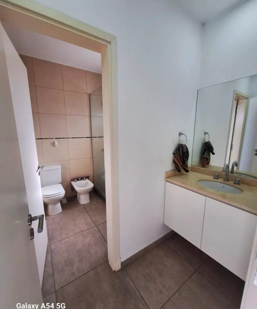 Casa de 250 m² con 3 dormitorios en venta en Miradores de Manantiales 5