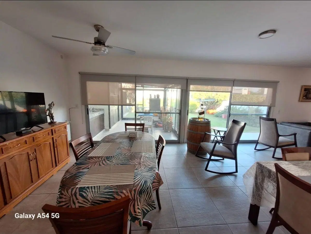Casa de 250 m² con 3 dormitorios en venta en Miradores de Manantiales 1