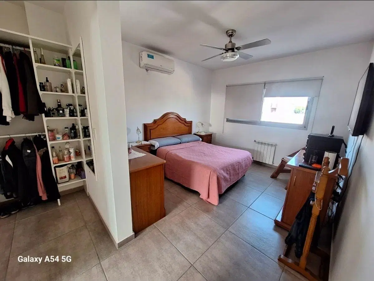 Casa de 250 m² con 3 dormitorios en venta en Miradores de Manantiales 4