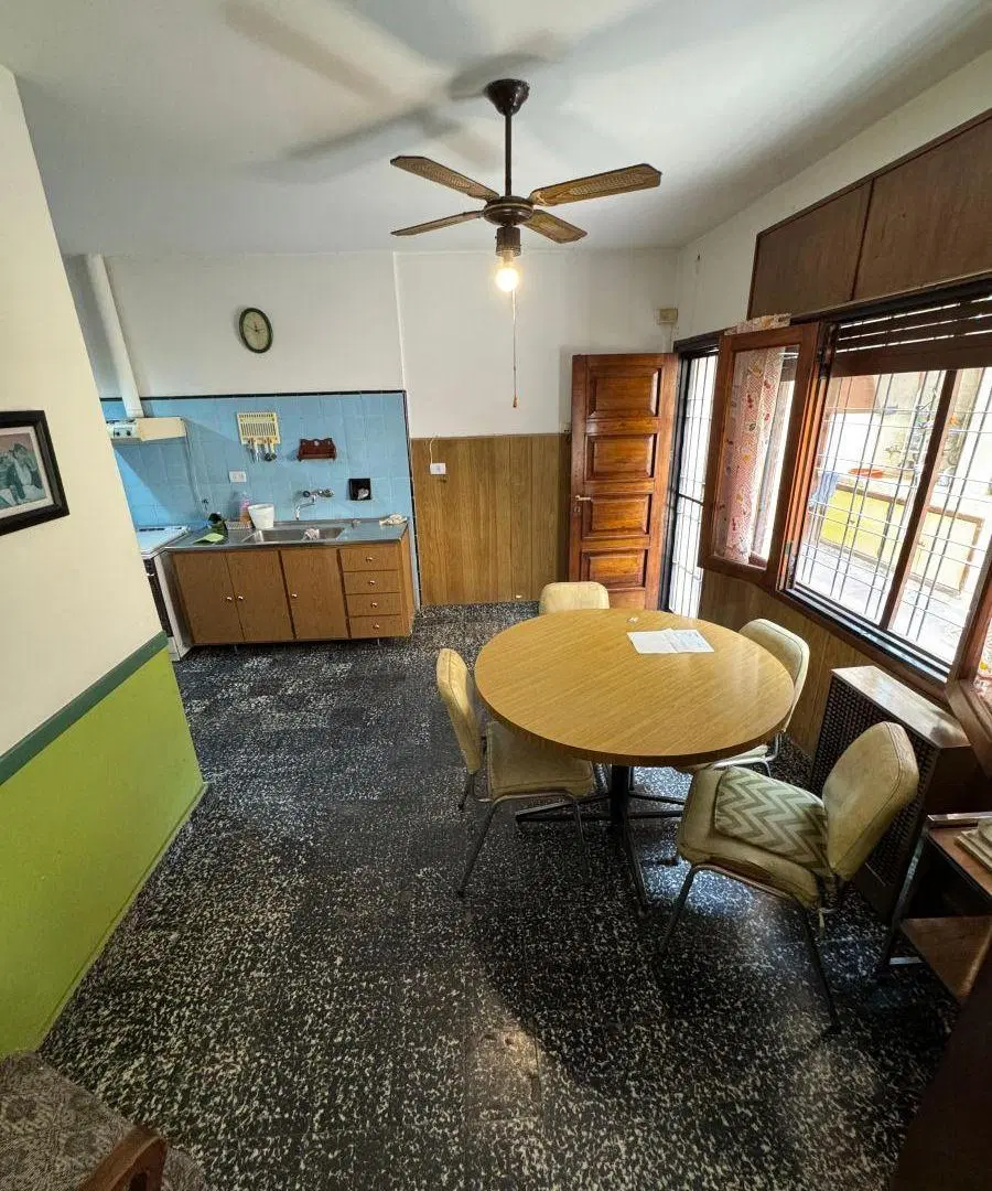 Casa de dos dormitorios muy amplios, apto grupo de estudiantes. 4