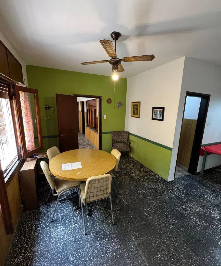 Casa de dos dormitorios muy amplios, apto grupo de estudiantes. 3